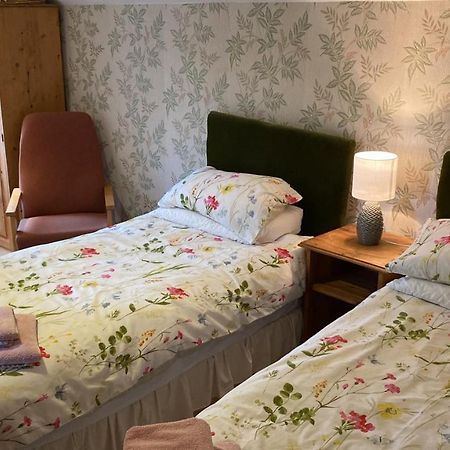 Bed and Breakfast Longstone Farm Хелстон Экстерьер фото