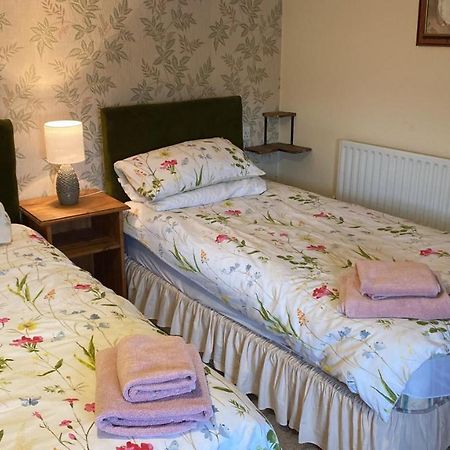 Bed and Breakfast Longstone Farm Хелстон Экстерьер фото