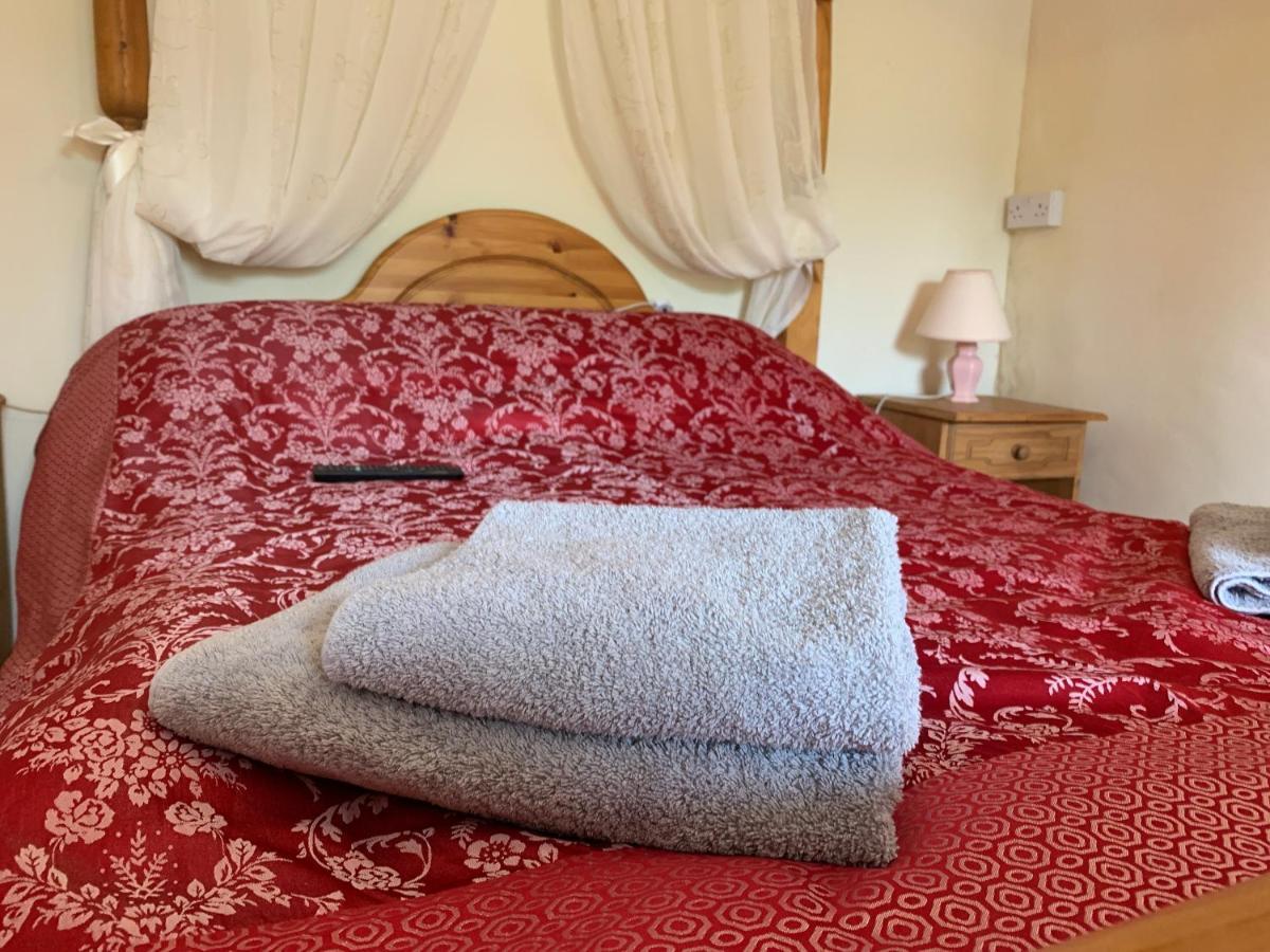 Bed and Breakfast Longstone Farm Хелстон Экстерьер фото