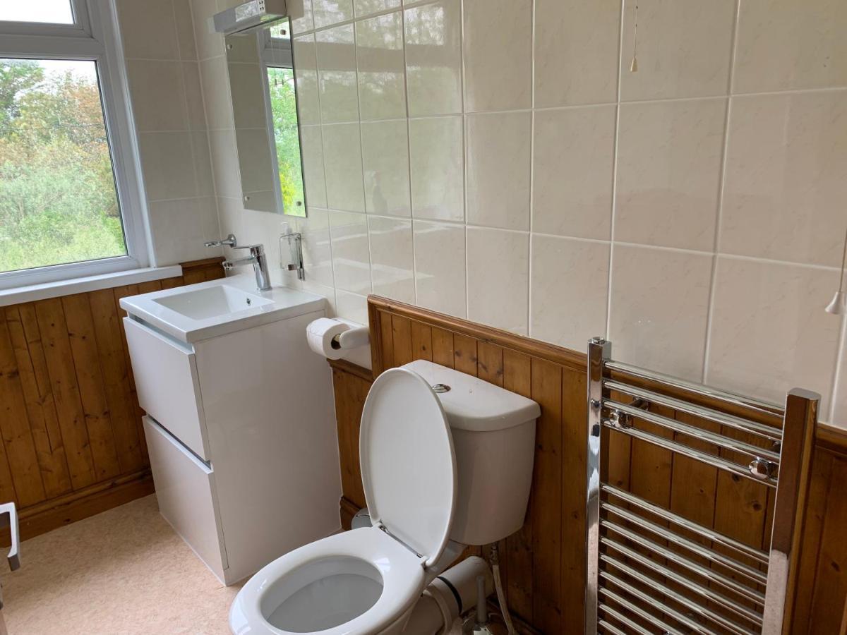 Bed and Breakfast Longstone Farm Хелстон Экстерьер фото