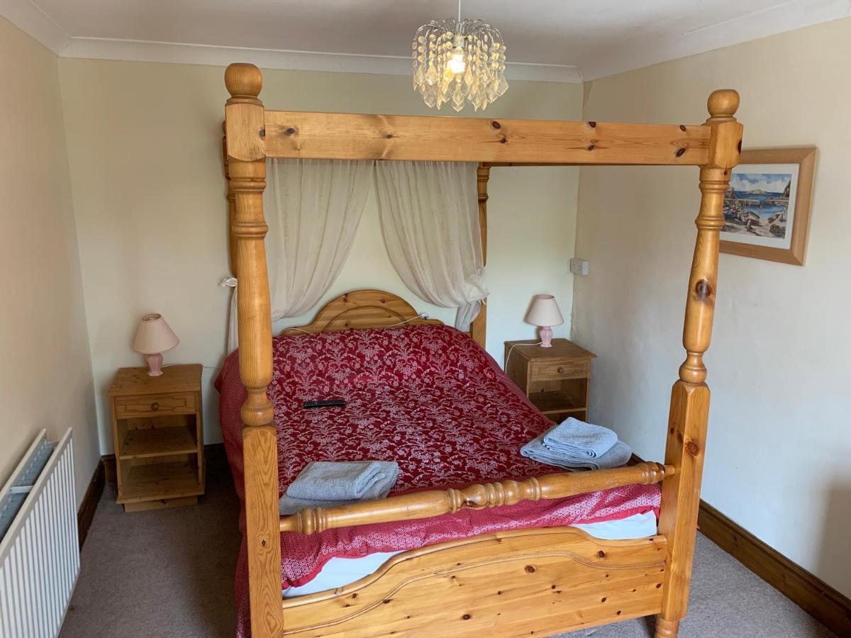 Bed and Breakfast Longstone Farm Хелстон Экстерьер фото