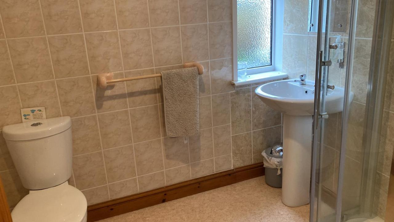 Bed and Breakfast Longstone Farm Хелстон Экстерьер фото