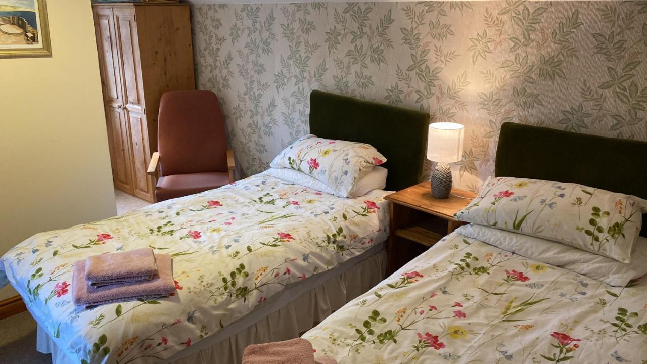 Bed and Breakfast Longstone Farm Хелстон Экстерьер фото