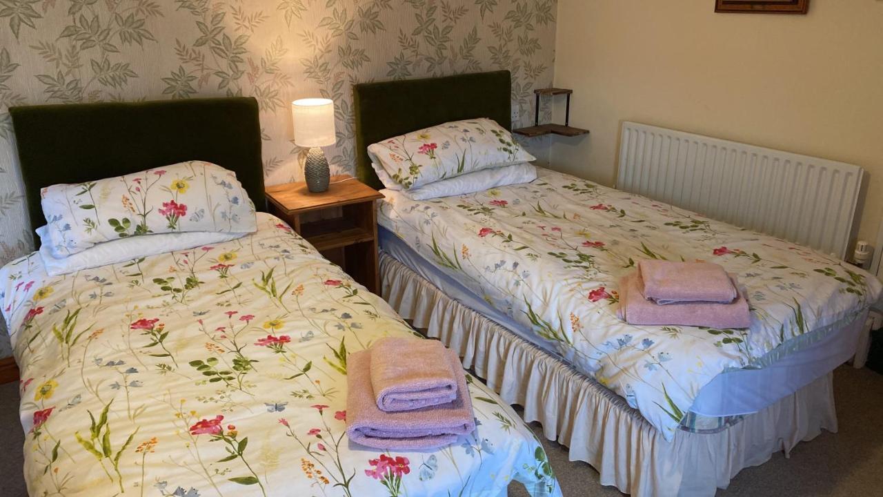 Bed and Breakfast Longstone Farm Хелстон Экстерьер фото