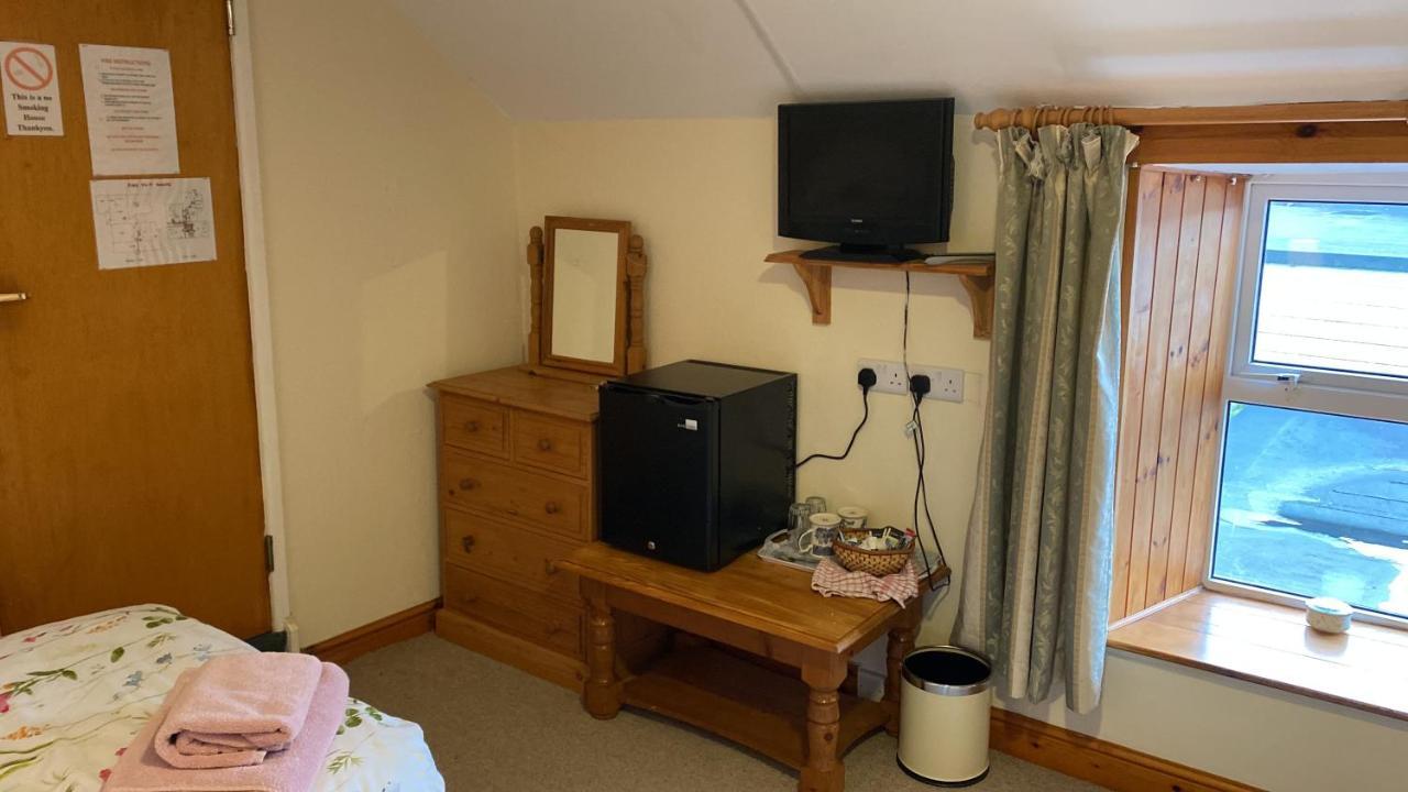 Bed and Breakfast Longstone Farm Хелстон Экстерьер фото